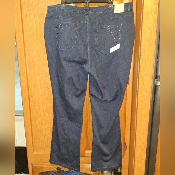 Laura Ashley boot cut tummy slimming jeans in a size 20. NWT. - Picture 8 of 8